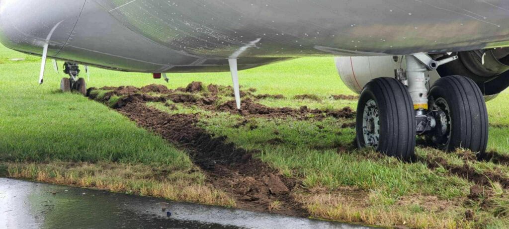 Polonia: Un avion a ratat aterizarea și a ieșit de pe pistă pe aeroportul din Cracovia