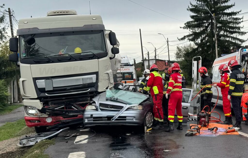Accident grav pe DN7, la Bascov: Două persoane decedate și una încarcerată