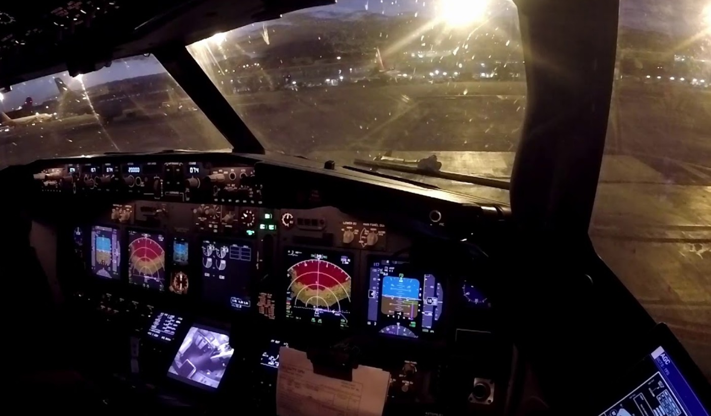 Alertă de incendiu la bordul unui zbor Qantas din Sydney. Aeronava a aterizat în siguranță la Auckland