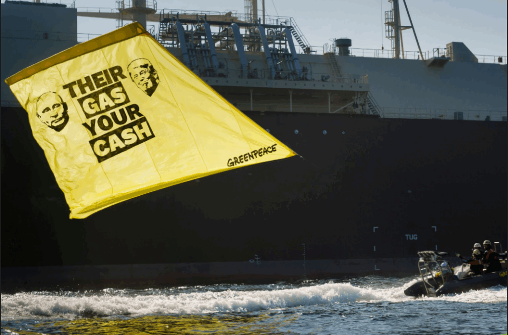 Raport Greenpeace: UE a cheltuit mai mulți bani pentru gazul rusesc decât pentru sprijinul Ucrainei