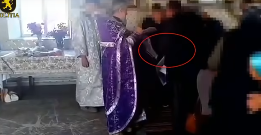 Altarul ca tribună politică / Un preot din raionul Hîncești (Rep. Moldova) este anchetat de poliție, după ce a distribuit un ziar tipărit clandestin enoriașilor