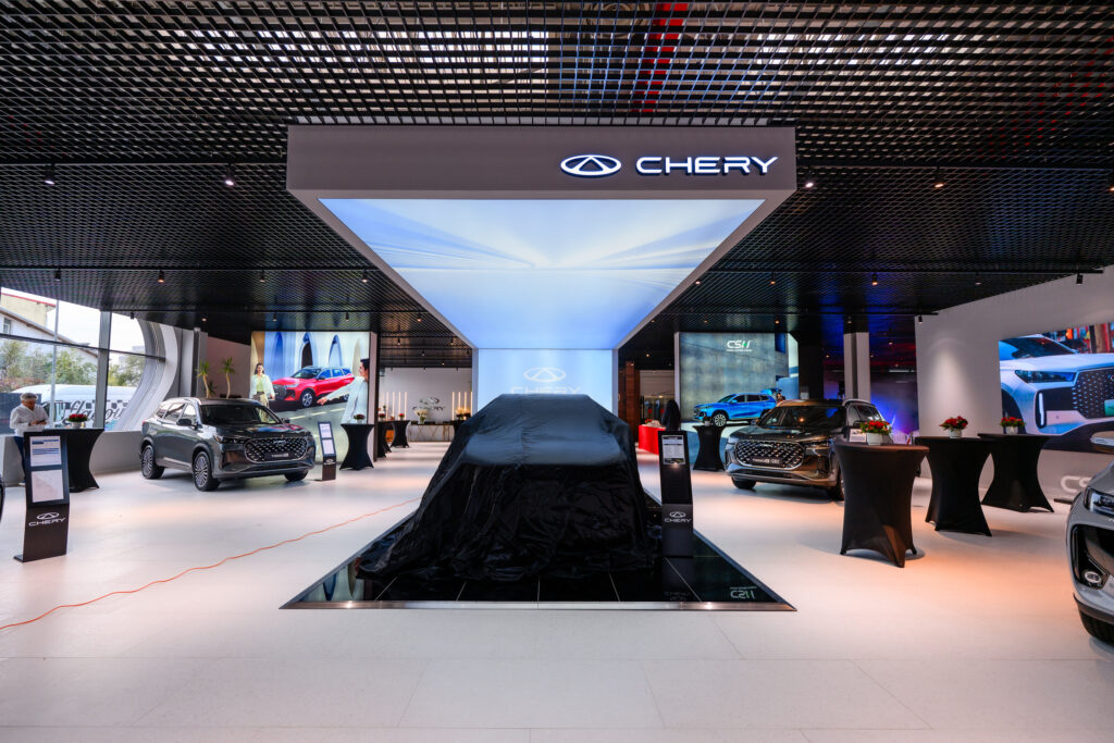 Chery inaugurează showroom-ul flagship din București și lansează noul TIGGO 4 în România