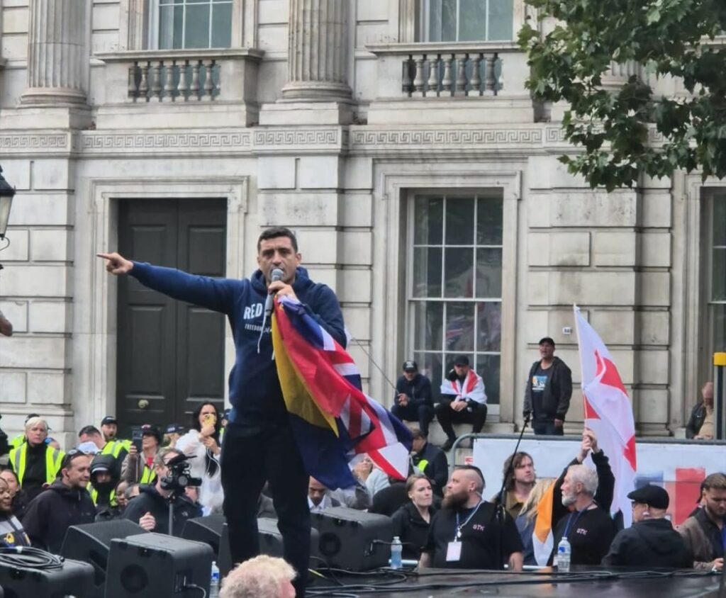George Simion a participat la protestul anti-imigrație din Londra: „Pentru Charlie Kirk, pentru libertatea de exprimare, pentru prietenia dintre națiuni”