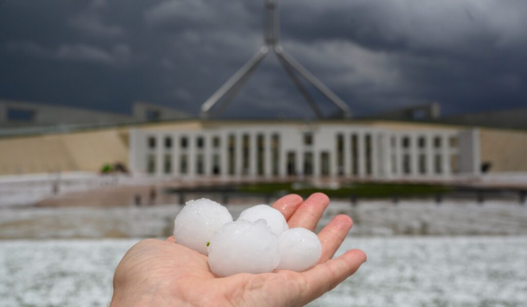 O furtună cu grindină a provocat o gaură de circa 200 de km, vizibilă din spațiu