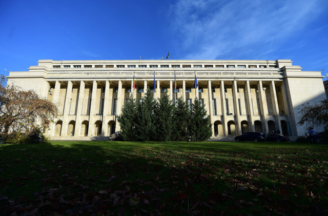 Noua OUG 109, criticată de zeci de autorități, instituții, asociații, sindicate și persoane fizice. Cine vrea să fie exceptat de la tăierile de salarii, personal și indemnizații ale șefilor