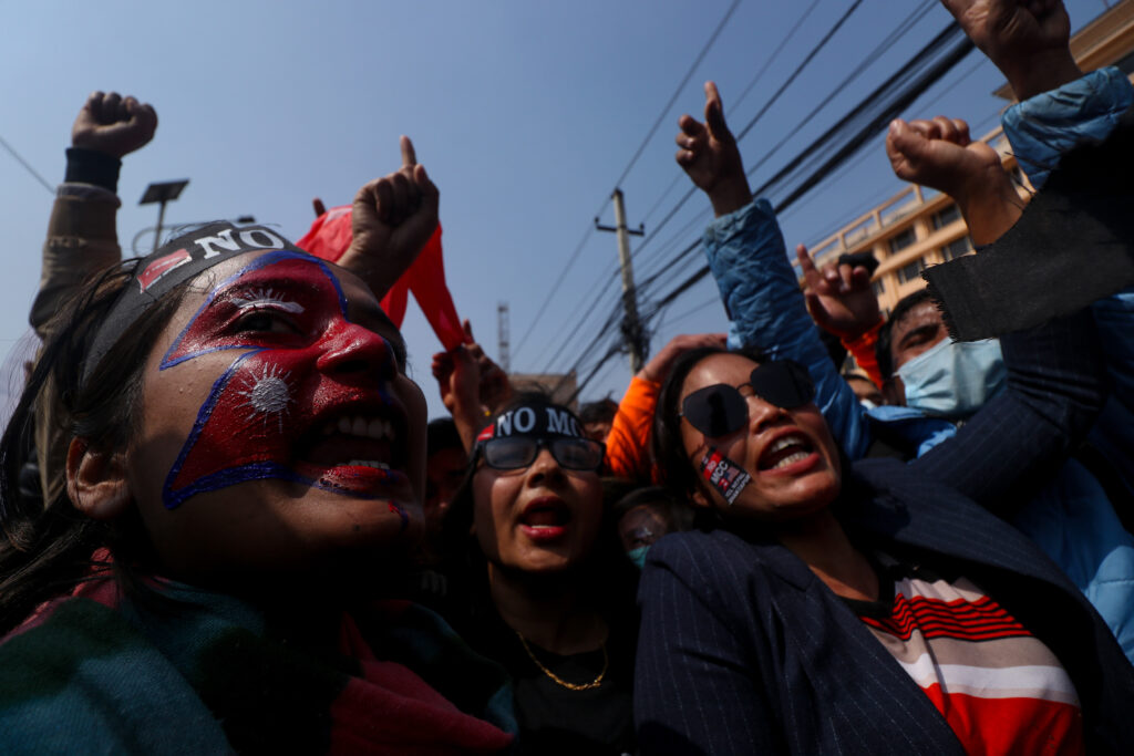 Unsprezece morți la protestele din Nepal împotriva interzicerii rețelelor de socializare
