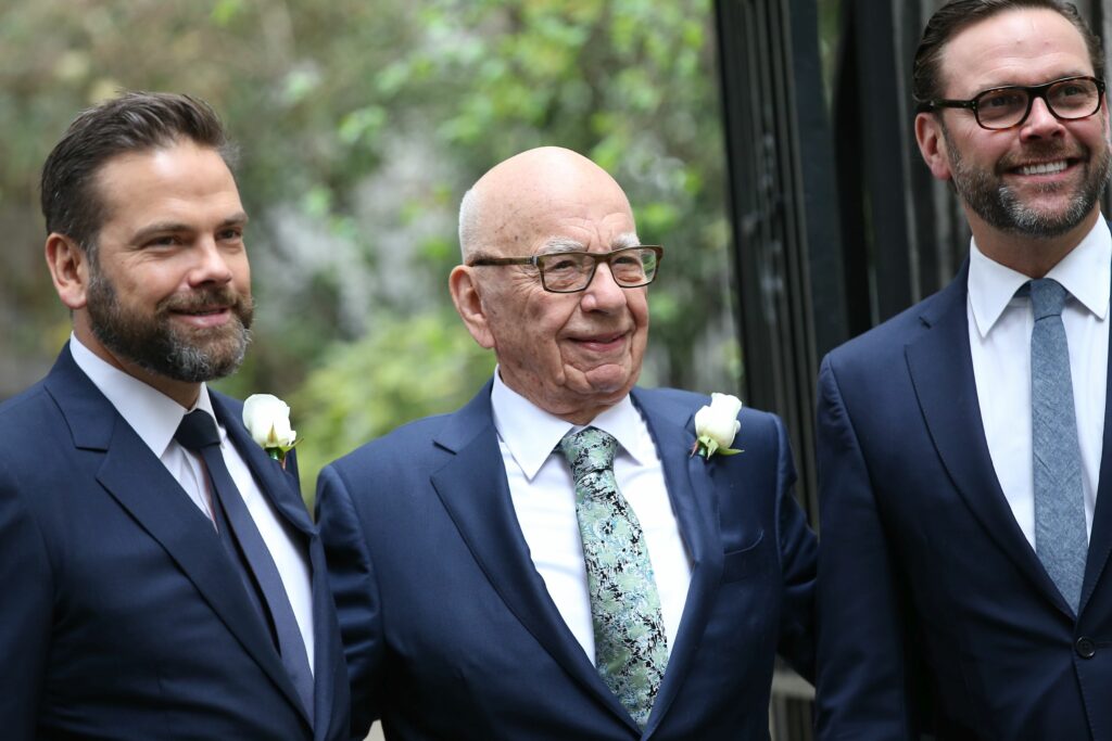 Cine preia frâiele imperiului media al lui Rupert Murdoch după lunga luptă pentru succesiune?
