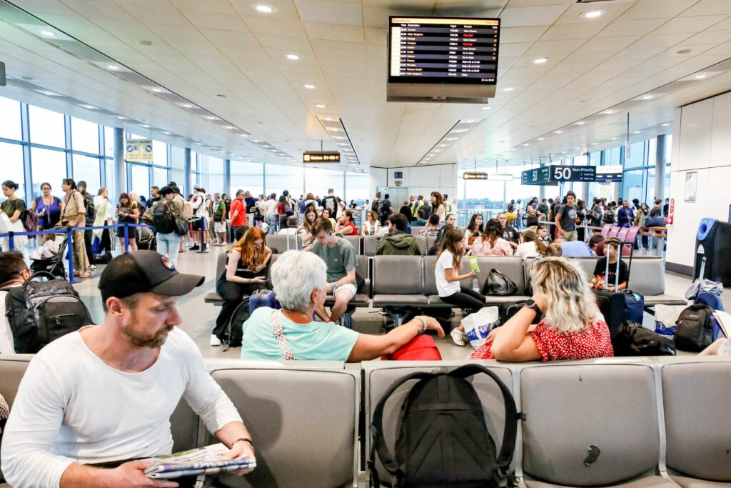 Incendiu la Aeroportul Stansted din Londra. Pasageri evacuați, zboruri întârziate