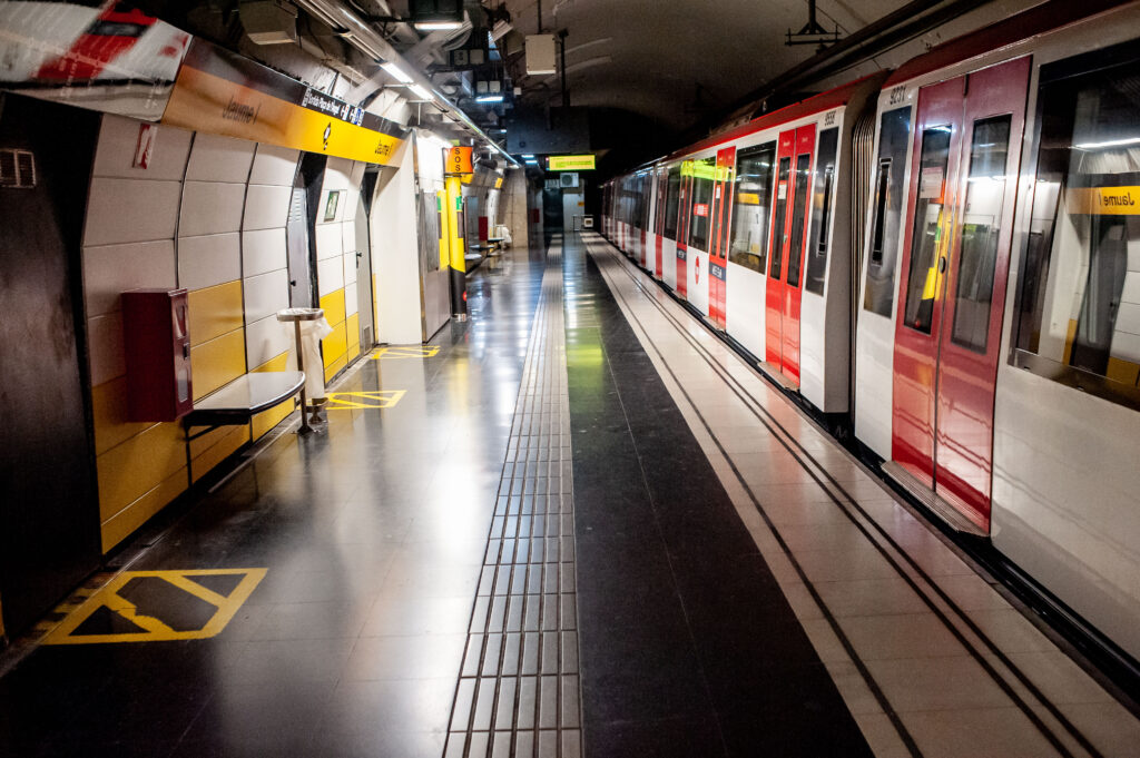 O sută de ani de istorie a rețelei de transport. Barcelona deschide publicului, pentru prima dată în istorie, „stațiile fantomă” ale metroului