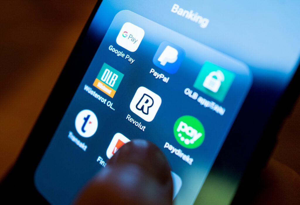 Revolut ajunge la o evaluare record de 75 miliarde de dolari