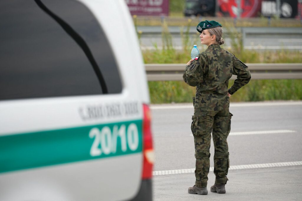 Polonia găsește resturi ale unui „obiect zburător” lângă granița cu Belarus