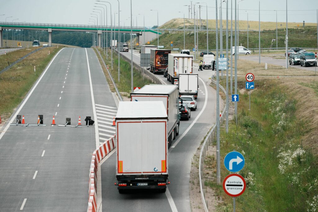 Comisia Europeană monitorizează posibilul impact economic cauzat de închiderea tuturor punctelor de trecere dintre Polonia și Belarus