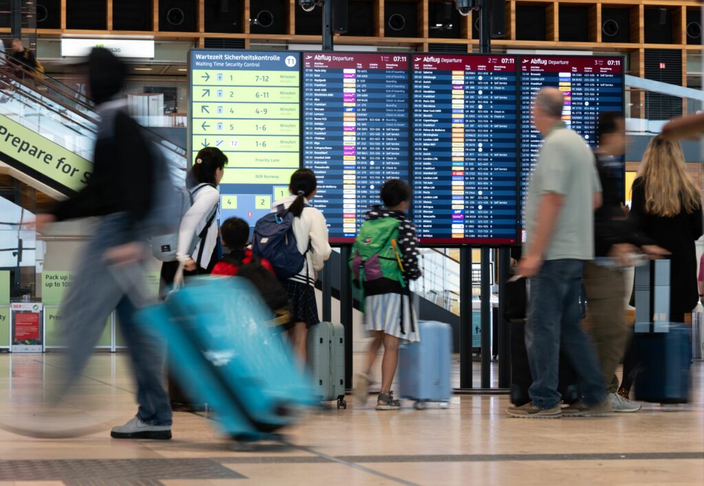 Creșterea numărului de americani care solicită cetățenia britanică de la revenirea lui Trump la putere