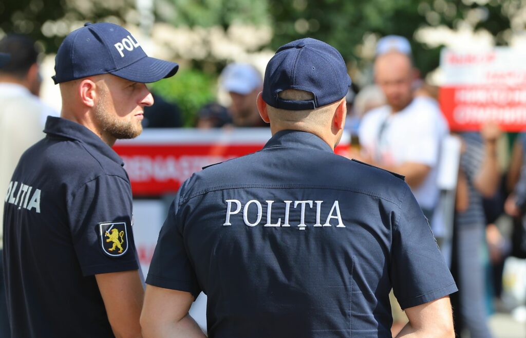 Percheziții în Republica Moldova: Peste 100 de persoane, vizate într-un dosar de destabilizare coordonată din Rusia / Dodon spune că acțiunea este una de „intimidare”