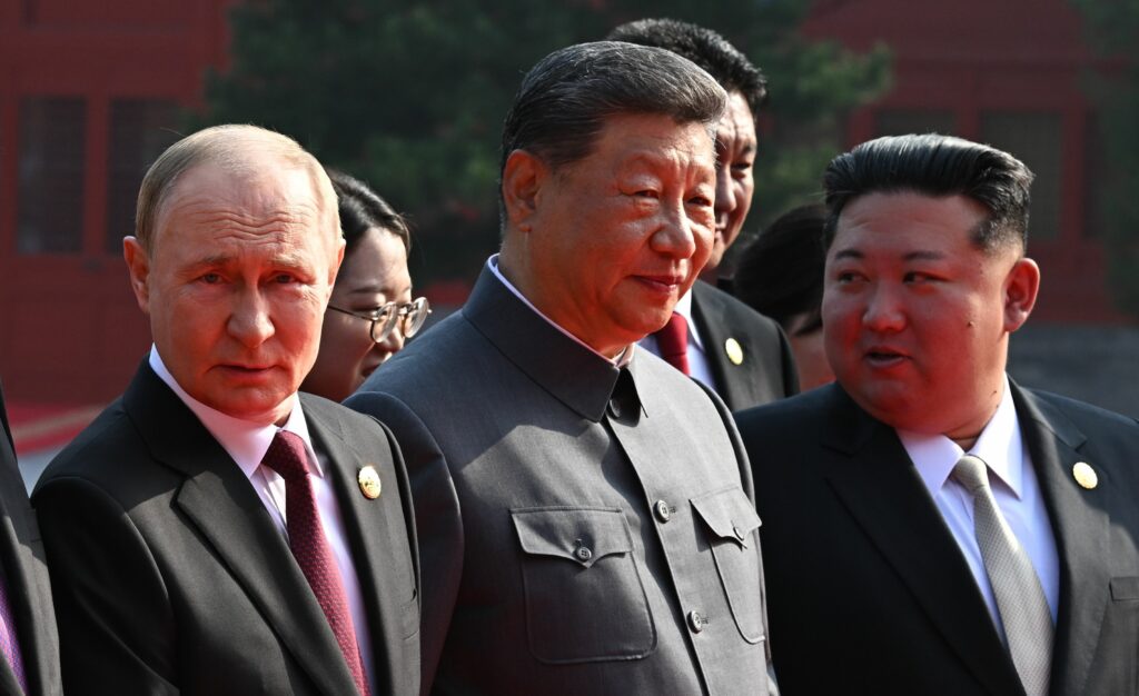 Noua axă anti-occidentală China – Rusia – Coreea de Nord amenință ordinea mondială, spun experții în geopolitică