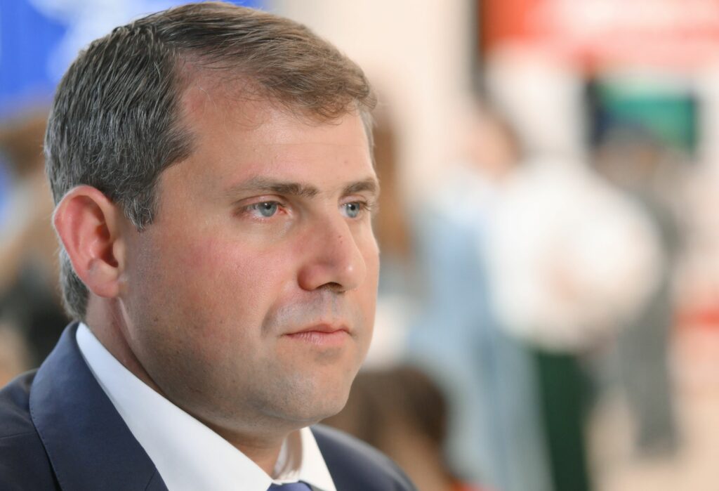 Lux în aer pentru Ilan Șor, sărăcie la sol pentru oamenii lui. Oligarhul a închiriat un avion de lux pentru președintele Kârgâzstanului