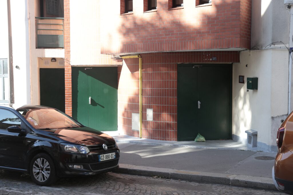 Serbia reține 11 persoane acuzate că au plasat capete de porc la moschei din Paris