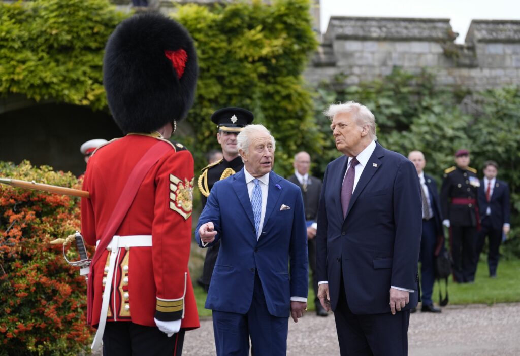 Regele salută „legătura durabilă” cu SUA și laudă „angajamentul” lui Trump de a opri războaiele
