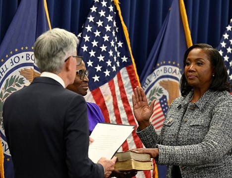 Lisa Cook rămâne guvernator FED după decizia instanței, în ciuda eforturilor lui Trump de a o demite