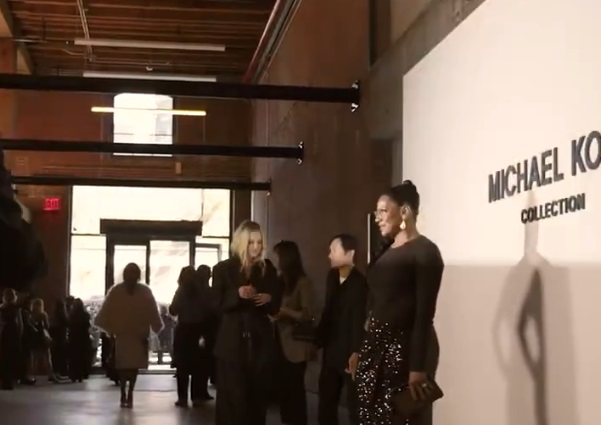 New York Fashion Week: Michael Kors a prezentat colecția „eleganța pământului”
