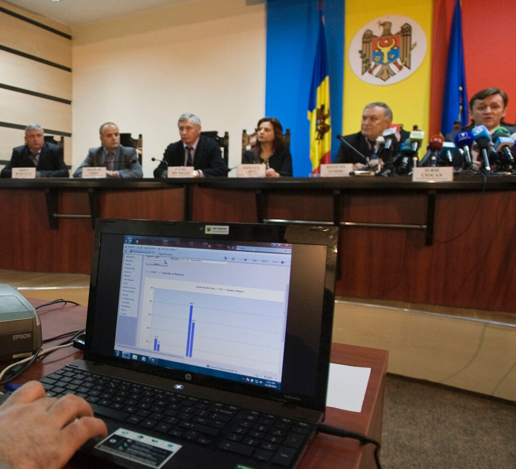 Convocare – record de observatori internaționali la alegerile din Moldova / Peste 3.000 de observatori naționali și internaționali vor supraveghea alegerile