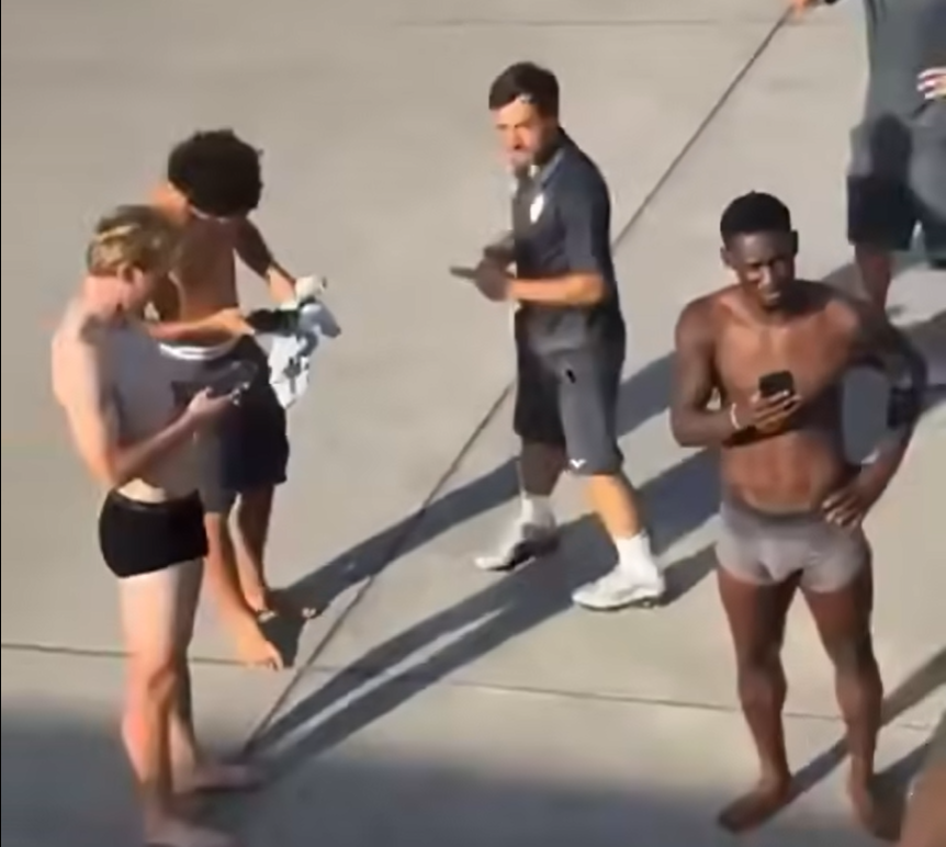 Fotbaliștii echipei Monaco au rămas în lenjerie intimă în avion din vina unei defecțiuni tehnice 