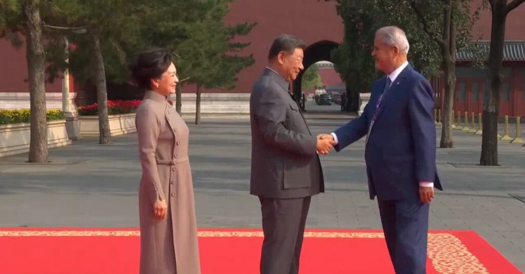 Ambasada Chinei le mulțumește public foștilor premieri ai României, Adrian Năstase și Viorica Dăncilă, pentru prezența la ceremonia de la Beijing