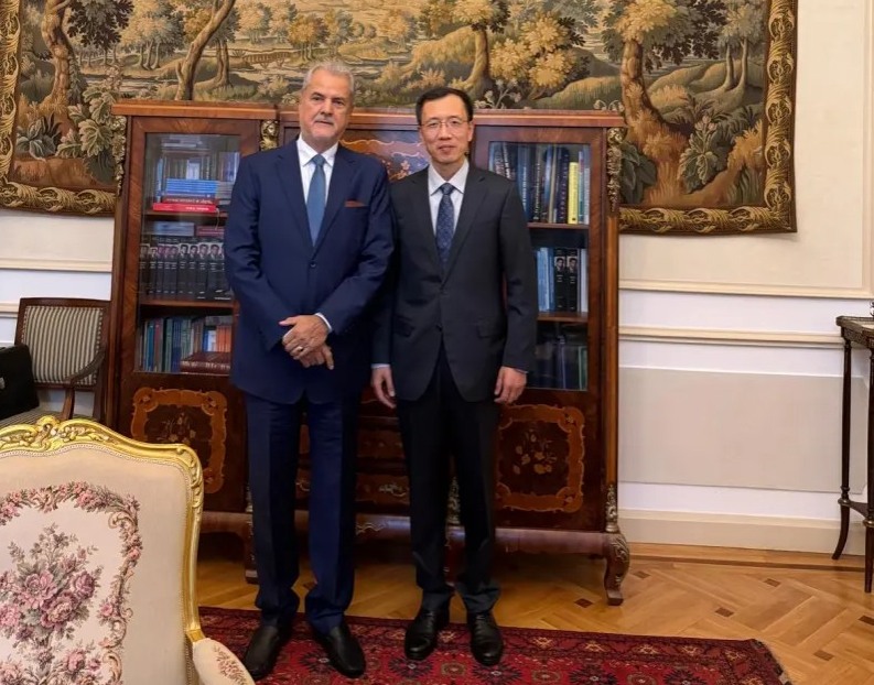 Noul ambasador al Chinei a fost primit de fostul premier Adrian Năstase la sediul Fundației Europene „Titulescu”