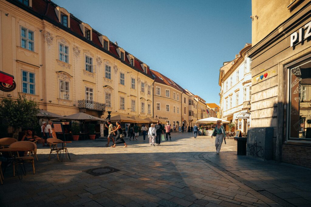 Centrul orașului Bratislava, evacuat după descoperirea unei bombe