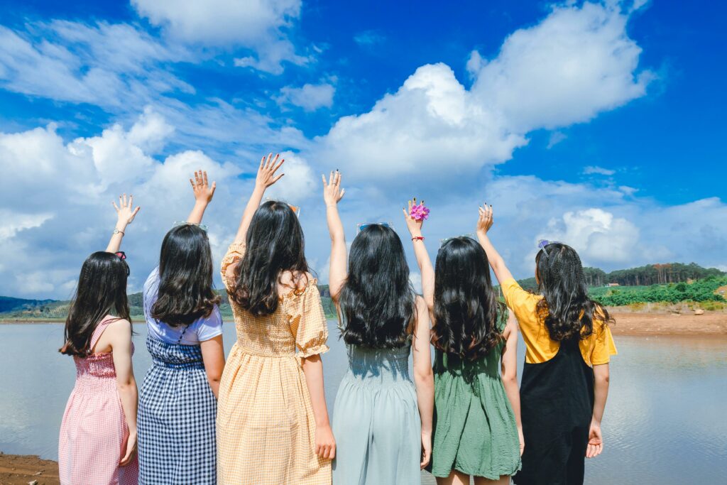 Prietenii apropiați îi ajută pe preadolescenți să treacă mai ușor prin începutul adolescenței