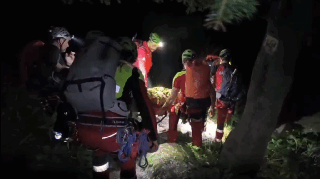 Salvamont Prahova: Un turist din Capitală a căzut mai bine de 30 metri pe Valea Cerbului