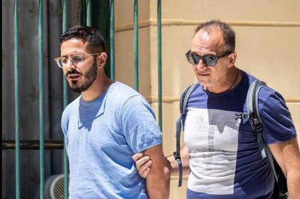 „Escrocul de pe Tinder”, din documentarul Netflix, a fost arestat. Cum folosea Simon Leviev metoda „catfishing”