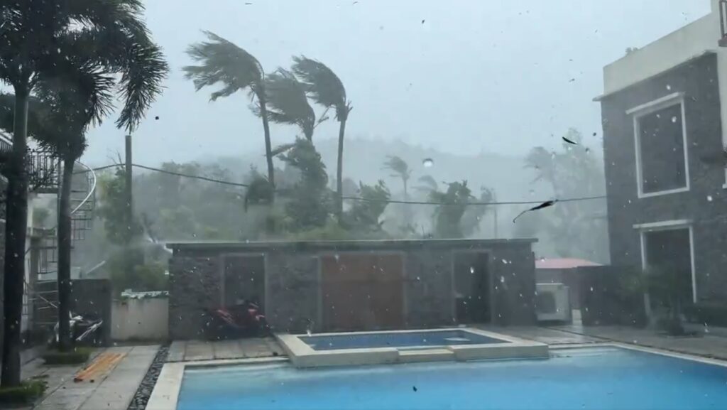 Filipine: Super-taifunul Ragasa devastează țara, peste 10.000 de persoaneau fost evacuate