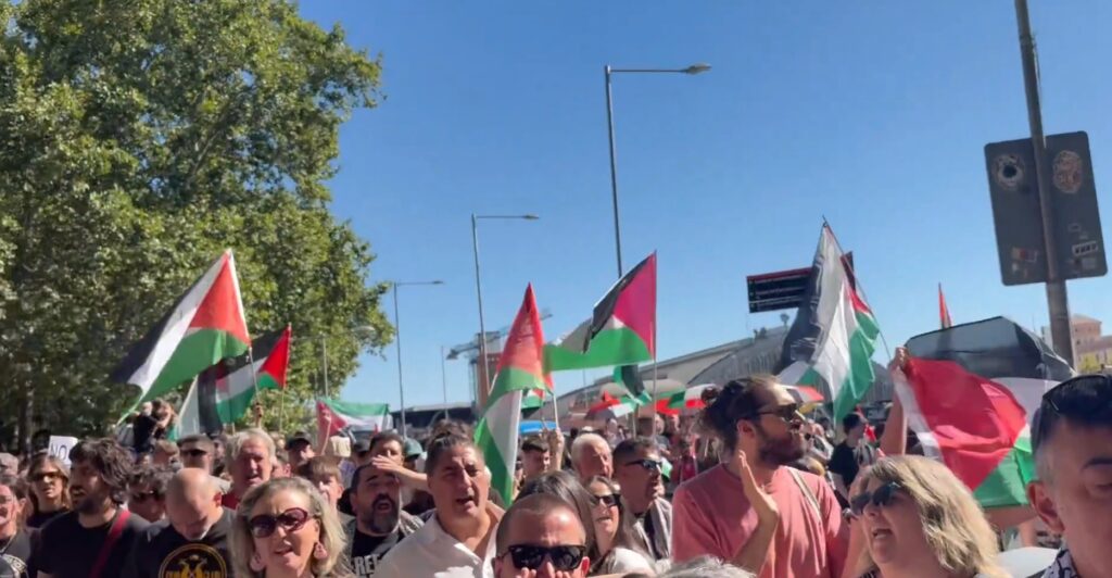 Protestele pro-palestiniene au pus capăt finalei Turului Spaniei 2025. Ceremonia de premiere nu a mai avut loc