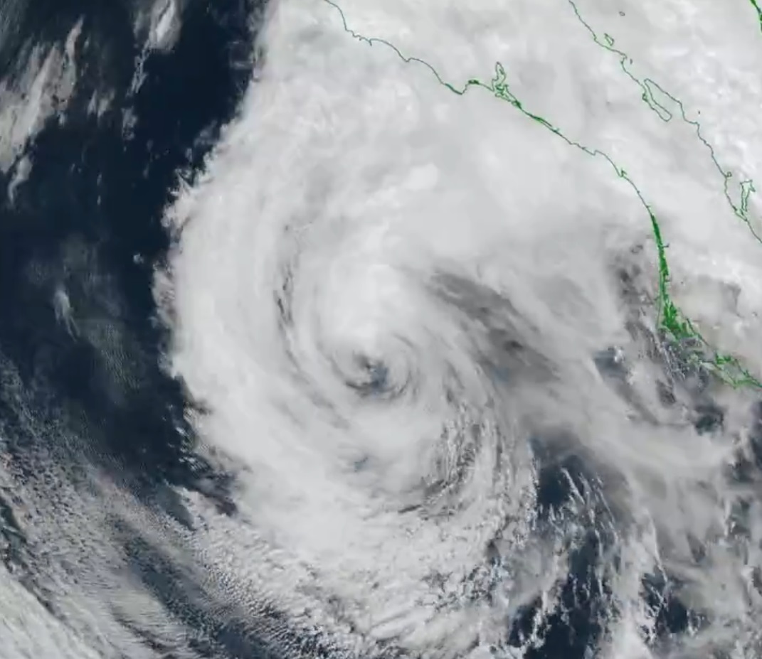 Uraganul Lorena se transformă în furtună tropicală, însă riscul de inundații se menține în Mexic