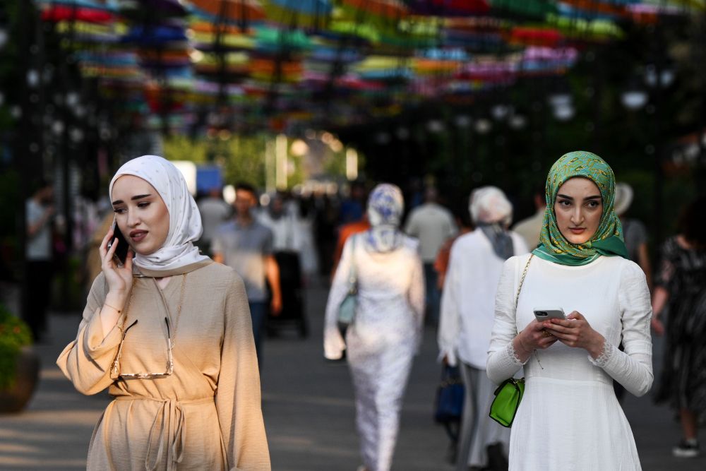Guvernul austriac propune interzicerea vălului islamic în școli pentru minore sub 14 ani