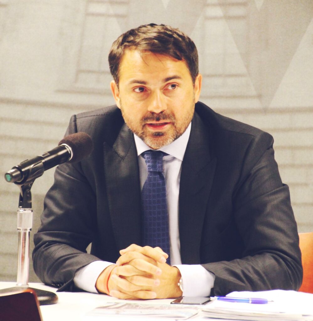 Un deputat cere MAE „clarificări și măsuri urgente” pentru liceele românești din Cernăuți