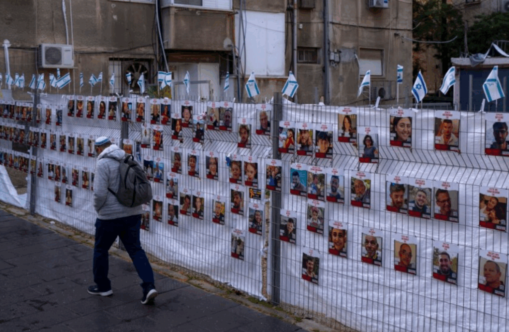 Doi ani de la cel mai mare masacru asupra evreilor de la Holocaust încoace. Pe 7 octombrie teroriști Hamas au atac Israelul ucigând peste 1200 de persoane/ Răspunsul Israelului a dus la un război în Gaza