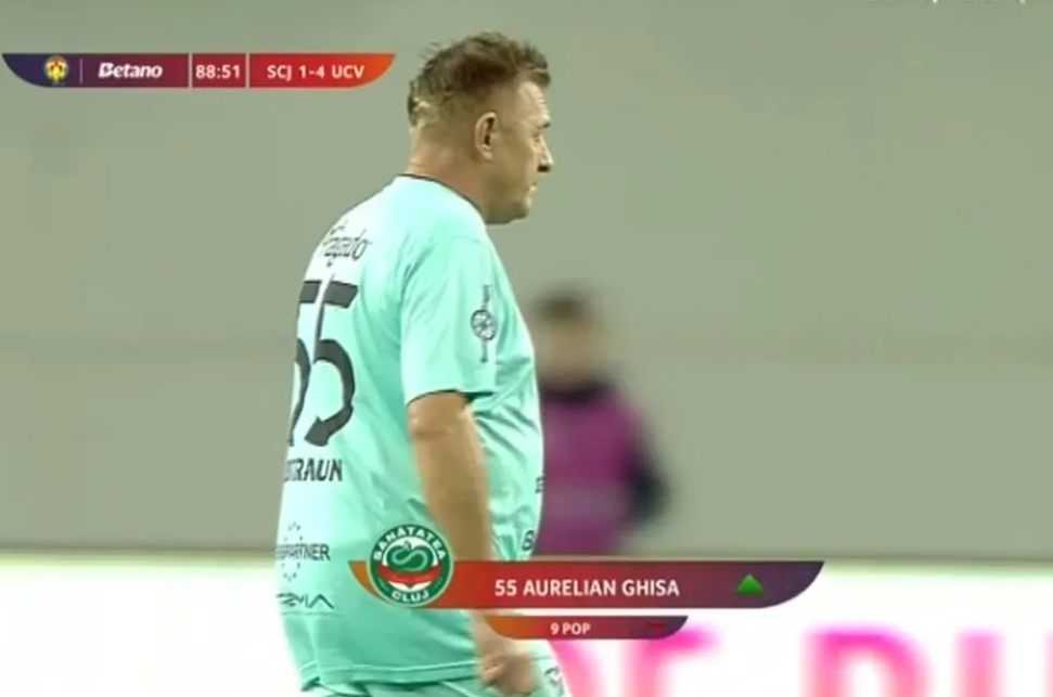 Un jucător de 61 de ani a intrat pe teren în meciul Universitatea Craiova- Sănătatea Cluj din Cupa României