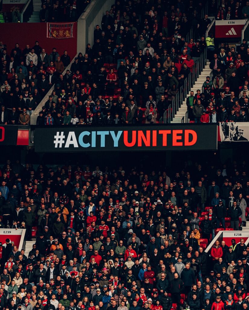 Manchester United a ținut un moment de reculegere pentru victimele atacului de la sinagoga din Manchester