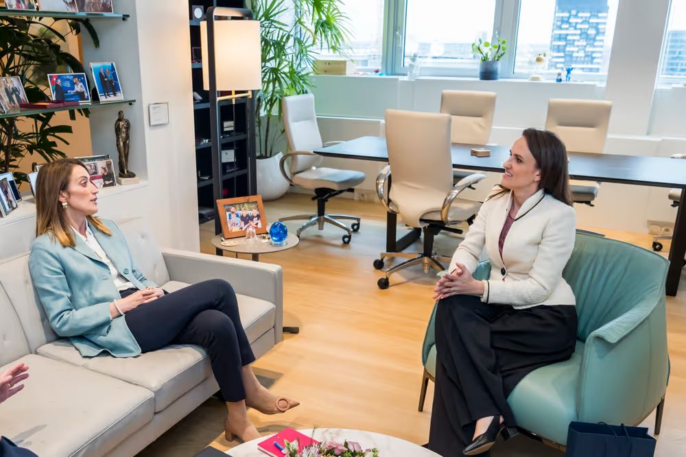 Ministrul de Externe, Oana Țoiu, întrevedere cu președintele Parlamentului European, Roberta Metsola