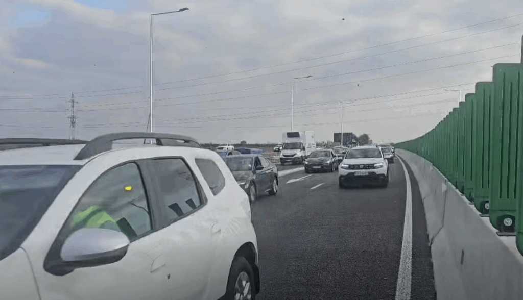 Circulaţia pe drumul care face legătura între A1 şi Timişoara s-a deschis luni