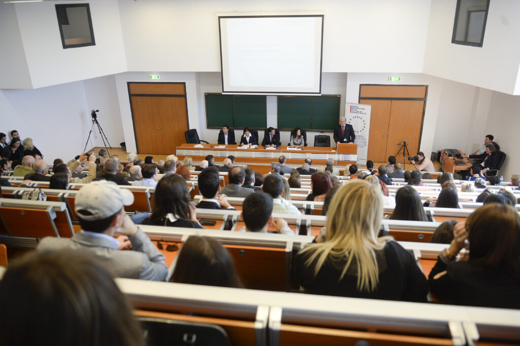 Cod roșu de ploi torențiale în București. SNSPA suspendă cursurile cu prezență fizică