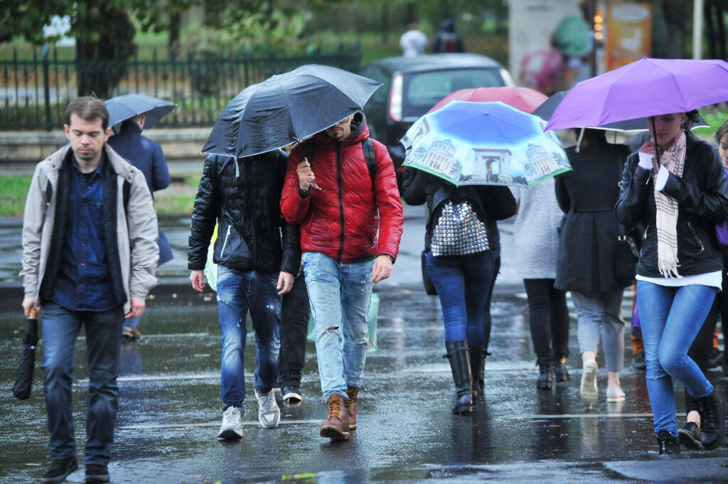 ANM: În țară vremea se încălzește până pe 31 octombrie, apoi temperaturile scad. Ploi în mai multe regiuni