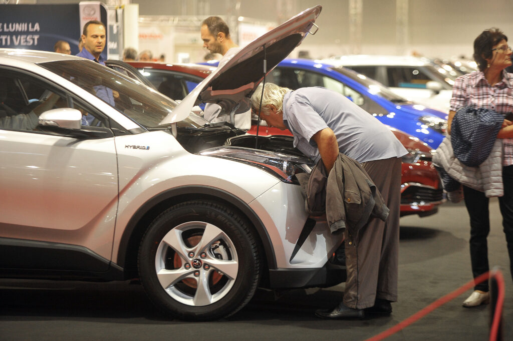 Cifra de afaceri în comerțul cu autovehicule și motociclete, în creștere în primele opt luni din an