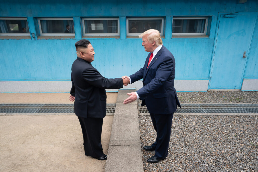 Casa Albă pregăteşte în secret o întâlnire a lui Donald Trump cu Kim Jong-un