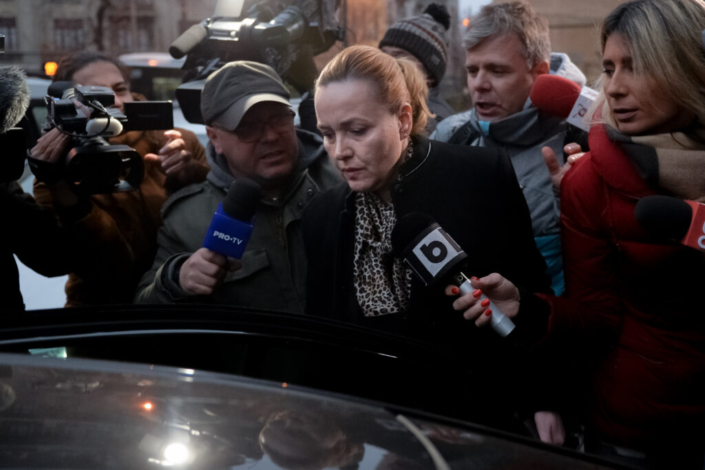 Sora fostului ministru Carmen Dan și complicea sa au fost reținute | Percheziții la casa surorii fostului ministru de Interne Carmen Dan