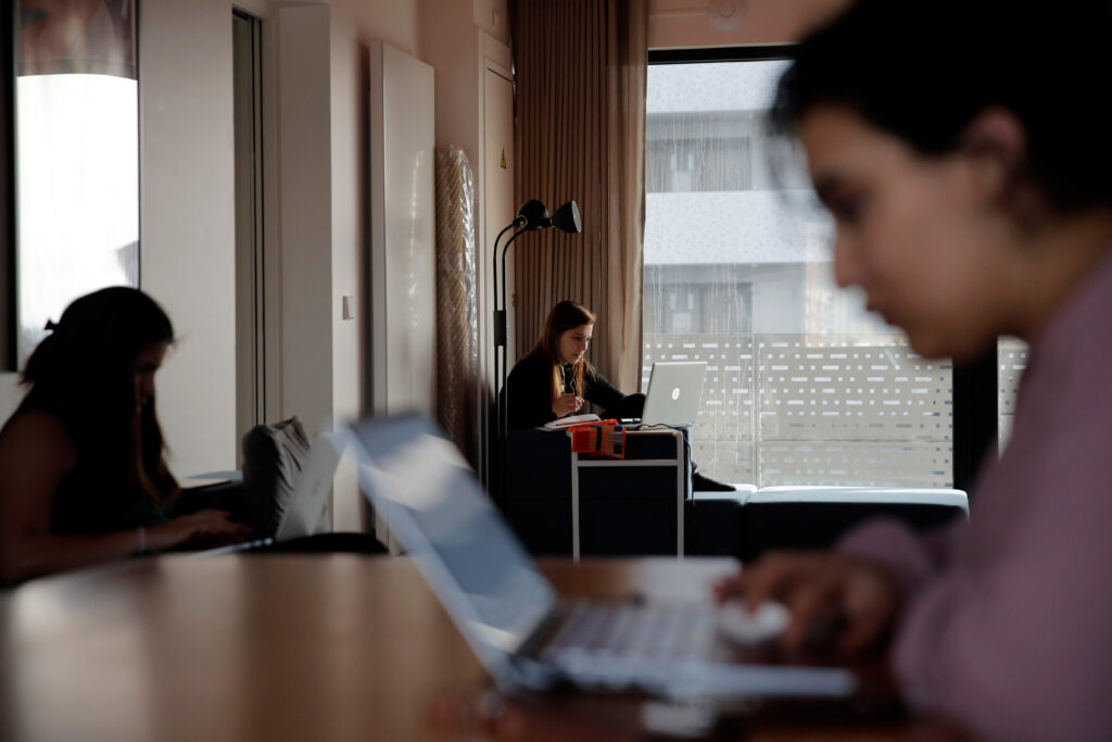 Reforma Bologna 2.0 prinde contur. Duble specializări și microcertificări pentru viitorul studenților români