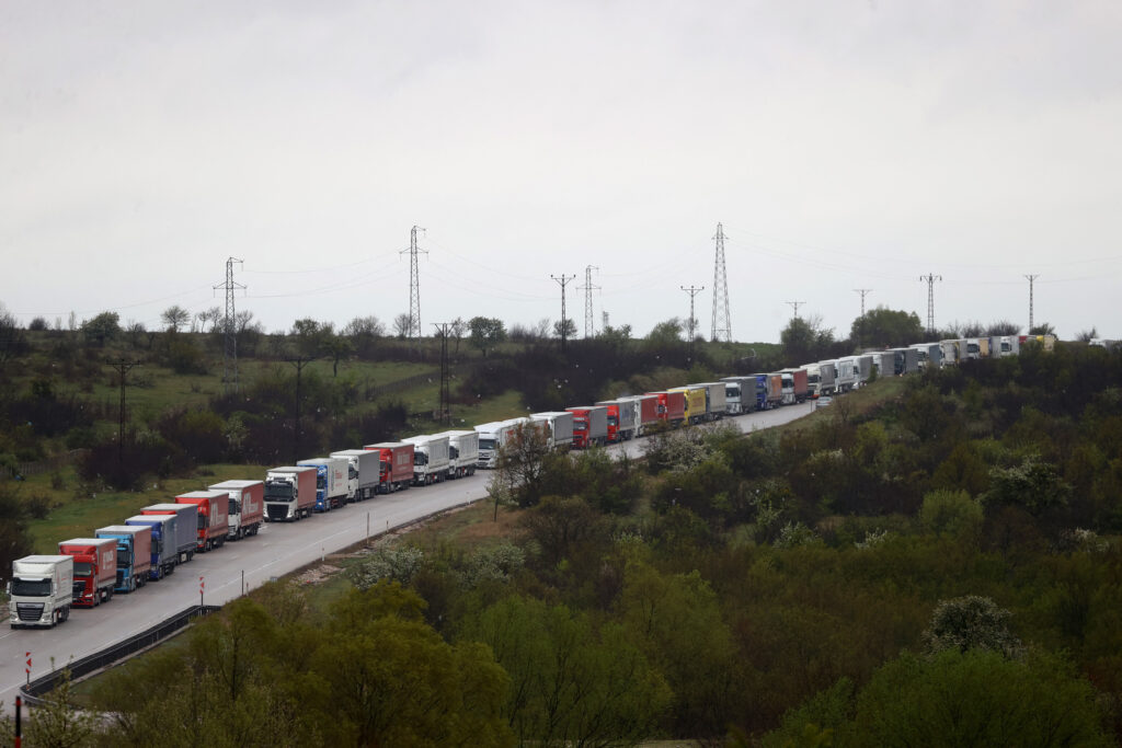 Spionii ruși ar colabora cu traficanți de migranți pentru a destabiliza Europa, afirmă ministrul bulgar de Interne