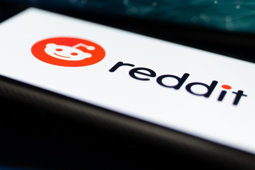 Reddit dă în judecată Perplexity pentru extragerea de date în scopul antrenării inteligenței artificiale